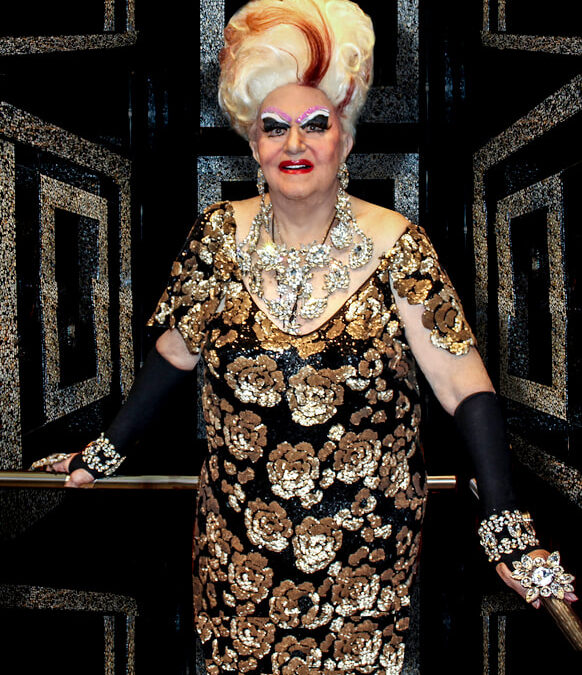 Saluto a Darcelle XV, la drag queen in attività più anziana al mondo